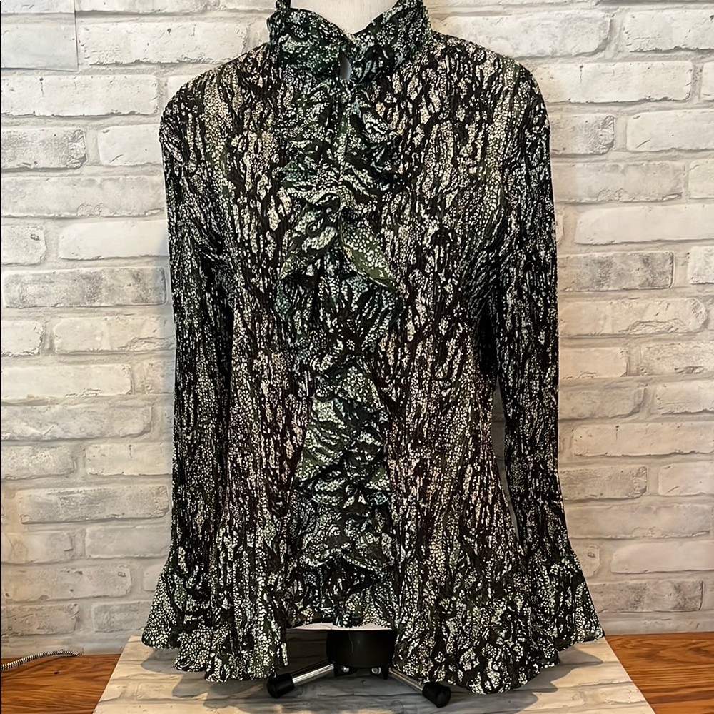 Violet and Claire New York Elegant Black and Green Women's Top ruffles